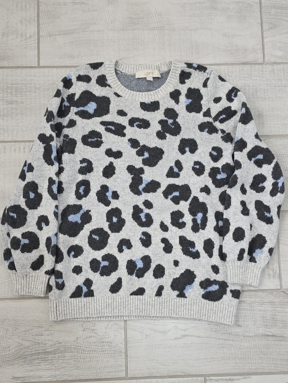 Loft Petite Gray Leopard Print Crewneck Sweater Women's Size Large Animal Print